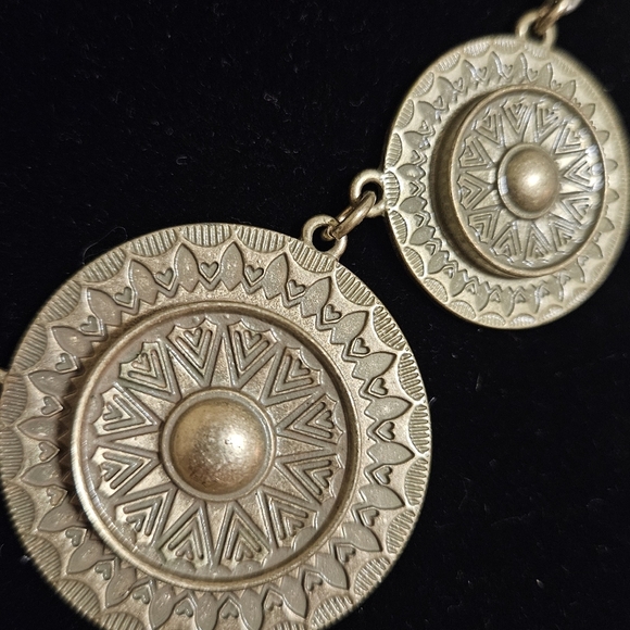 Gold medallion statement necklace - Picture 4 of 8